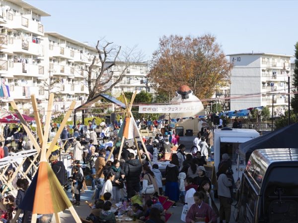 シンプルで分かりやすいアーツコミッション・ヨコハマのロゴマーク
