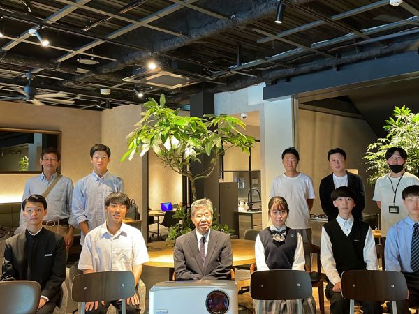 2022年8月28日に開催された、SEVEN & EVER株式会社合同イベント-第1回高校生起業家ピッチイベントの様子。Chatwork創業者の山本敏行氏も参加。このようなオープンなイベントも定期的に開催していく。画像提供：EVER株式会社