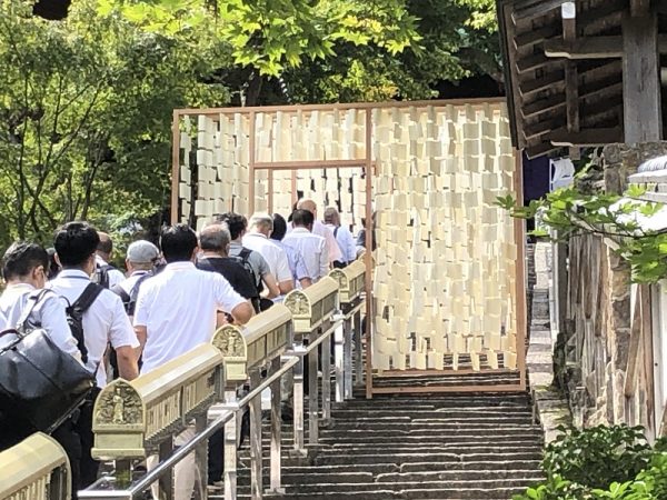 「特別賞」を受賞した3班のフォリー：「流」。厳島神社ならではの波の音を建築に生かそうとする試みが評価された ©Satoshi Shigeta