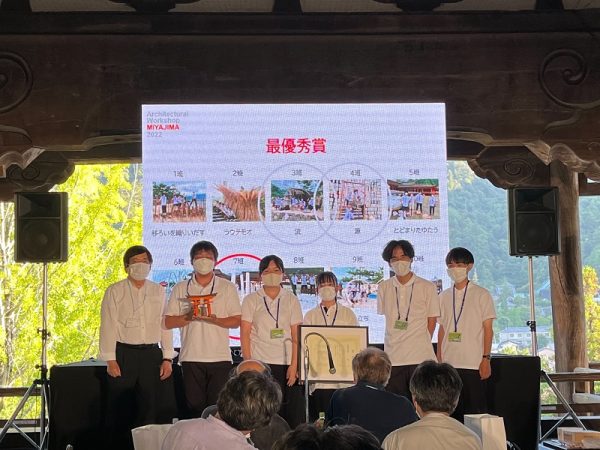 「特別賞」を受賞した3班のフォリー：「流」。厳島神社ならではの波の音を建築に生かそうとする試みが評価された ©Satoshi Shigeta