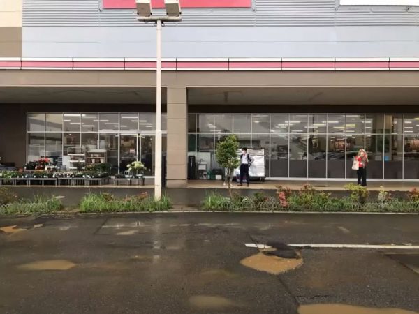 元子氏は、ある商業施設の1階をプロデュースしてほしいと依頼を受けた。写真は実施前（元子氏の投映資料より）