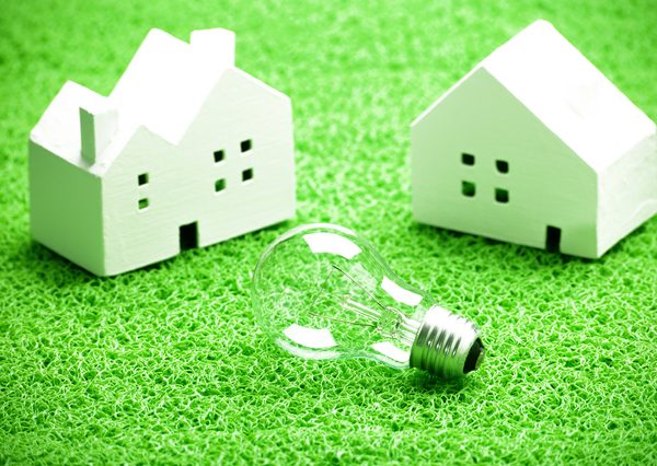 マンションの環境性能向上サポートとして、東京都は、分譲マンションの管理組合を職員またはマンション管理士などが直接訪問し、省エネ・再エネおよび補助制度等のPRを行うことを予定している。この「省エネ啓発隊」の受付窓口は準備中のため、詳細はHPを参照してほしい<br>https://www.mansion-tokyo.metro.tokyo.lg.jp/kankyo-support.html
