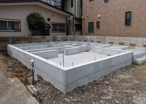 注文住宅は着工や中間のとき、土地を購入するときなど、住宅ローンが実行される前に支払いが必要になる