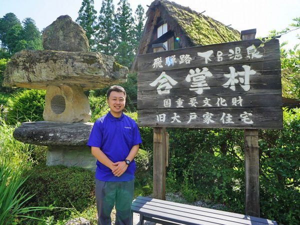 ▲岐阜県下呂市にある『下呂温泉 合掌村』。JR高山本線下呂駅からバスで約6分、マイカーの場合は中央自動車道中津川I.C.から約1時間で到着する。下呂温泉は有馬・草津に並ぶ「日本三名泉」のひとつとして知られ、中心街の飛騨川周辺には30棟を超える温泉旅館や民宿が立ち並んでいる
