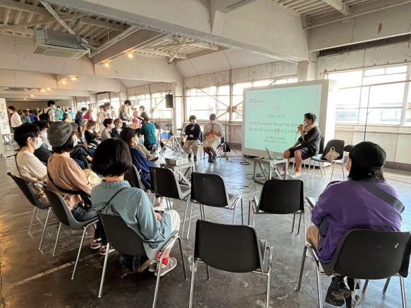 キタカガヤフリーは物販だけでなく、ワークショップやトークイベントも行われる。トークテーマごとにゲストスピーカーが招かれ、「私の好きな一冊」や「本づくりの話」など、本好きにはたまらない時間だ