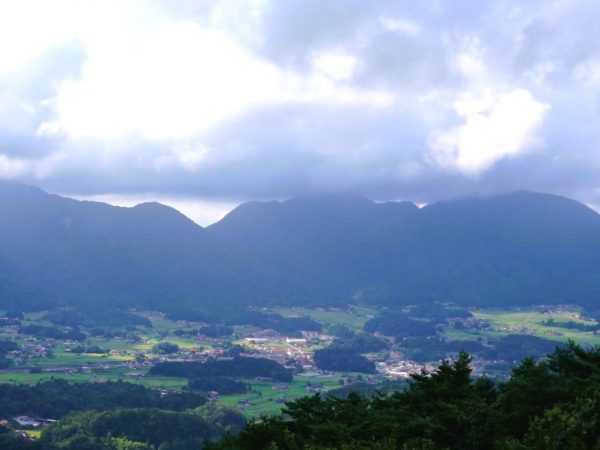 邑南町にある県立矢上高校の学校案内。地域の人たちと関係の近さが、魅力の一つである
