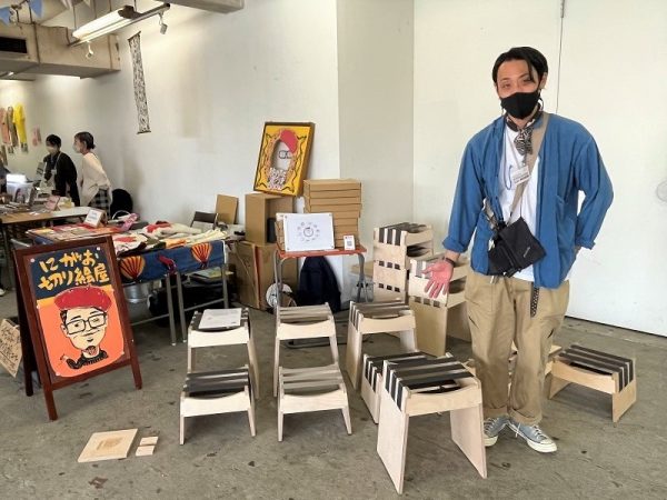 イベントを主催する合同会社インセクツ、左から小島さん、代表取締役社長の松村さん。社員が一丸となって企画から運営に携わっている。自由な発想で楽しめるイベントになるよう、出店者との「文化祭のような距離感」を大切にしているという