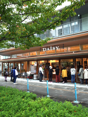 面している街路も緑が多く快適だ