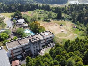 廃校の有効活用が求められている。写真は旧南条小学校空撮