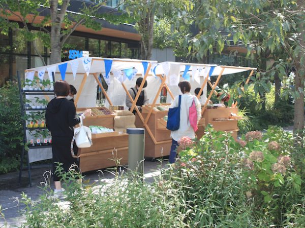 頻繁にマルシェなどが開かれ多摩野菜の販売もする