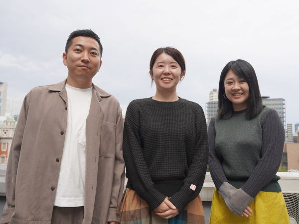 8回目北浜蚤の市の様子。高架下の中之島LOVE CENTRALの横テラスで開催された。写真提供：北浜蚤の市