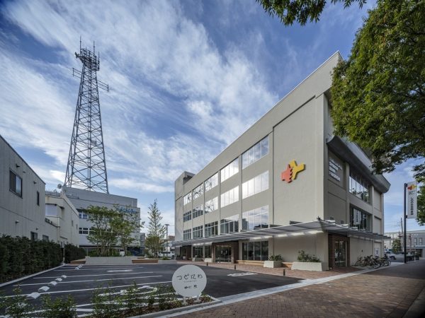 しののめ信用金庫前橋営業部ビルの改修設計を担当、及び改修に伴う地域再生プロジェクトに参画した、建築家の宮崎晃吉さん（写真：介川亜紀）