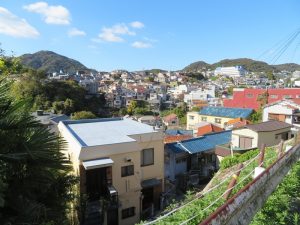 長田区丸山。駅の周辺にわずかに平坦な場所があるだけで、それ以外は坂、坂、坂