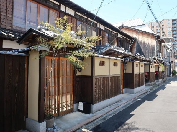 大阪市の昭和町は、古い建物を生かして