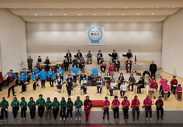 誰もが音楽を楽しみ、仲間をつくり、はじめてみたかった楽器に触れ演奏する「おとまち＠福井」。デビューコンサートで音楽サークル部員の皆さんは、アンサンブルの魅力や楽器を演奏することの楽しさを、より肌で感じたことだろう