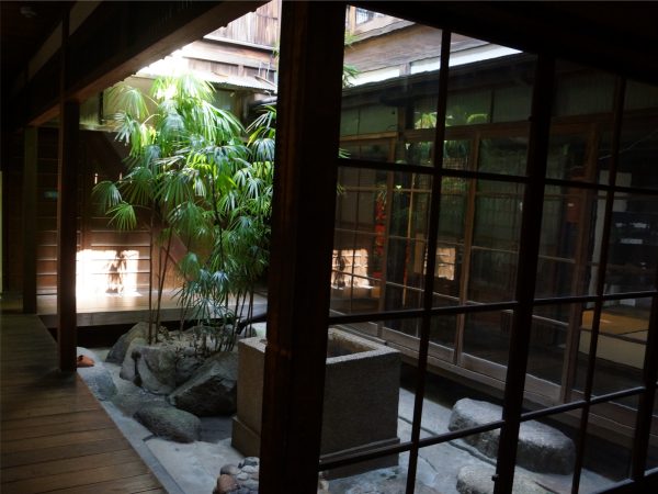 教会では聖書の場面など字を読めない人のためにステンドグラスがつくられたという