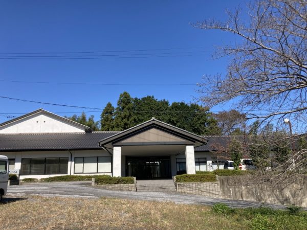 大正８年につくられた養老駅の駅舎。ローカル列車・養老鉄道に揺られながら訪れてみるのも楽しい（写真提供：YOROffice）