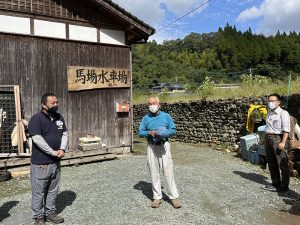 「馬場水車場」で迎えてくれた馬場猛さん（写真中）
