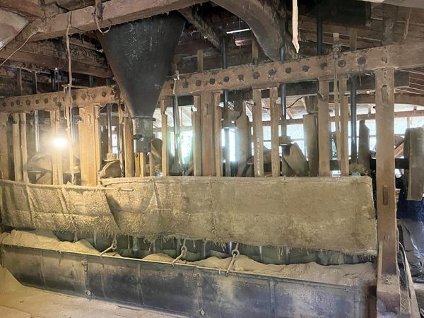 「馬場水車場」で迎えてくれた馬場猛さん（写真中）