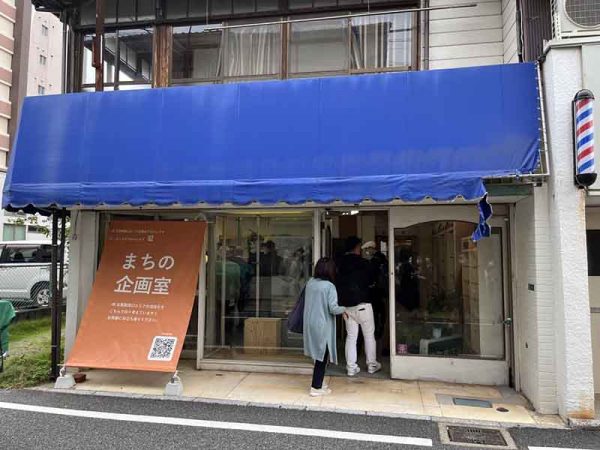 JR古賀駅西口にある商店街。かつては活気があふれていたが、今は閑散としている