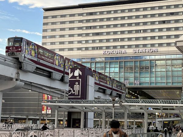 九州の玄関口にあたる北九州市の小倉駅。JR九州とJR西日本、北九州モノレールの駅がある 