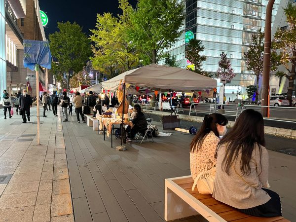 3部「踊る大御堂筋&なんばひろば会議」と題して、大阪に特化したコーナーも用意。大阪・御堂筋で行われているほこみち実践について触れられた