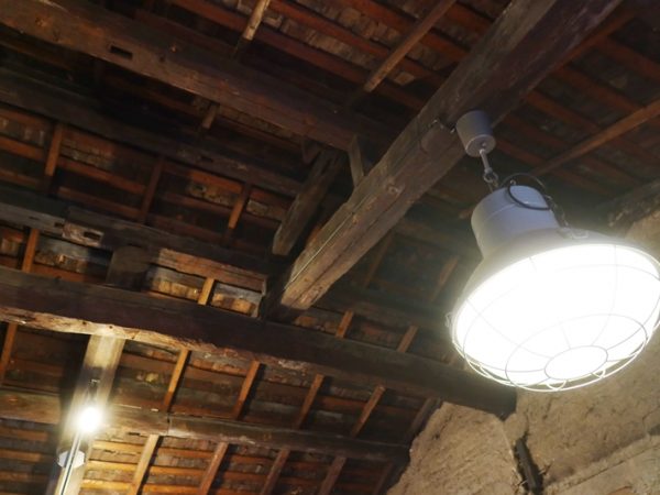 共用部には入居者同士の仲の良さを感じさせる張り紙も。挨拶、会話のある空間だった