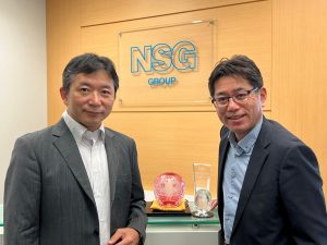 お話しを聞かせてくださった、⽇本板硝⼦株式会社の西垣隆司氏（左）と尾崎政一氏（右）