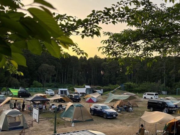 地域の方と一緒に楽しめる、地域貢献に役立つものは何かを考えて廃校キャンプ場をオープンさせた