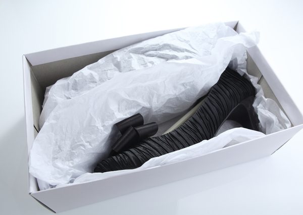 購入したときの靴箱を利用して収納するという声もあった