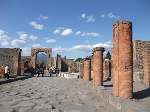 古代のガラス製品