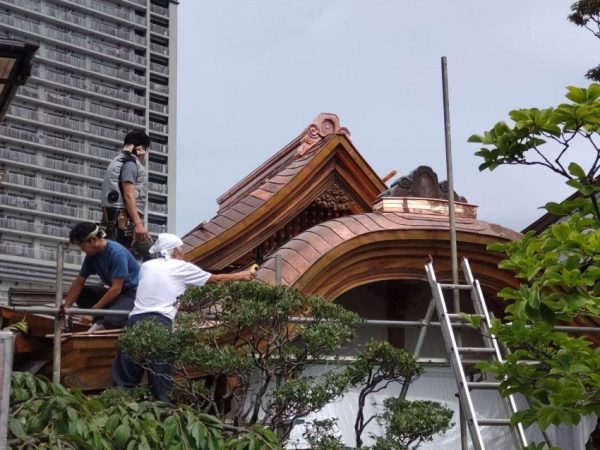 屋根の下地工事の様子</BR>写真提供／唐破風屋根保存プロジェクト


