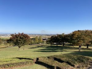 養老山麓に広がる広大な養老公園。年間およそ100万人が訪れる、まちの主要観光スポットだ
