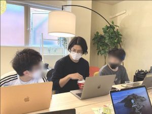 仕事につながる学びも提供するなどさまざまな側面から自立を支援している