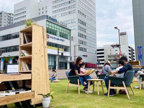 年齢、性別その他実にさまざまな人たちがとよしばを利用している