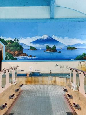 大黒湯の男湯には、銭湯絵師・中島盛夫さんが描いた富士山のペンキ絵があった
</BR>写真提供／唐破風屋根保存プロジェクト


