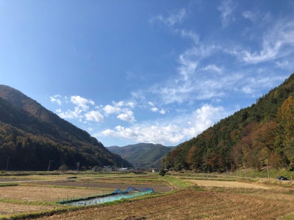 辰野町には、市街地を少し離れるだけで、素朴な自然景観が広がる
