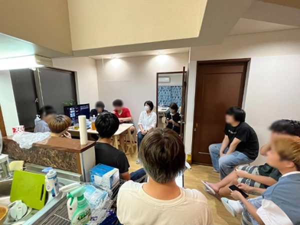 仕事につながる学びも提供するなどさまざまな側面から自立を支援している