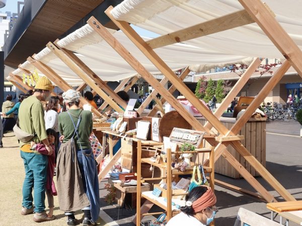 年齢、性別その他実にさまざまな人たちがとよしばを利用している