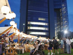 年齢、性別その他実にさまざまな人たちがとよしばを利用している