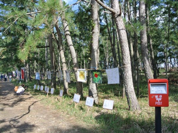 潮風のキルト展。Tシャツがひらひらするなら、キルトもひらひらさせたいと始まった