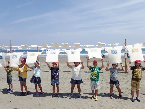 小学生への授業風景。自分たちの町を再発見する時間になるのだろう