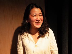 国立の南側のJR南武線谷保駅周辺は新しい店などができ、変化をしている。田園郊外住宅地として発展した谷保の歴史から、一橋大学社会学部を卒業したばかりのスナックのママまで。新しい郊外として紹介した記事。