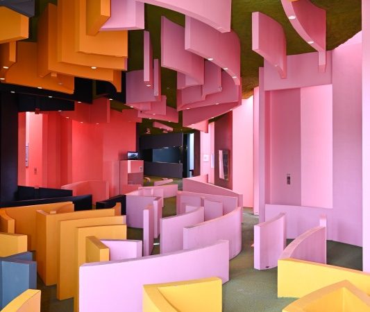 光のイルミネーションでできた巨大迷路。いつもと違う雰囲気に包まれた養老公園（写真提供：養老公園）