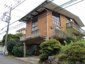 現存する住宅はほとんど知られていない浜口ミホ設計の住宅を研究者が発見。継承者を探し、改修を経て、貴重な住宅は、再び住宅として利用されることになった。