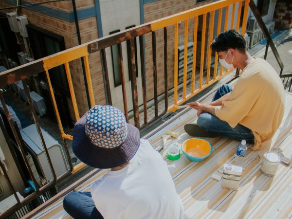 2022年5～6月、入居には至らなかったものの同物件に興味を持つメンバーがともにバルコニーの塗装を行った