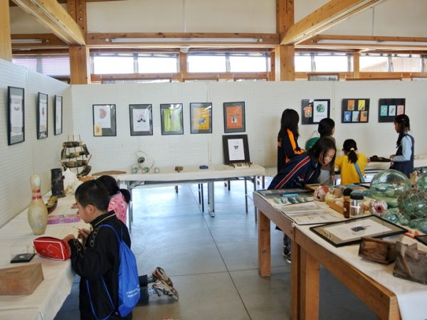 潮風のキルト展。Tシャツがひらひらするなら、キルトもひらひらさせたいと始まった