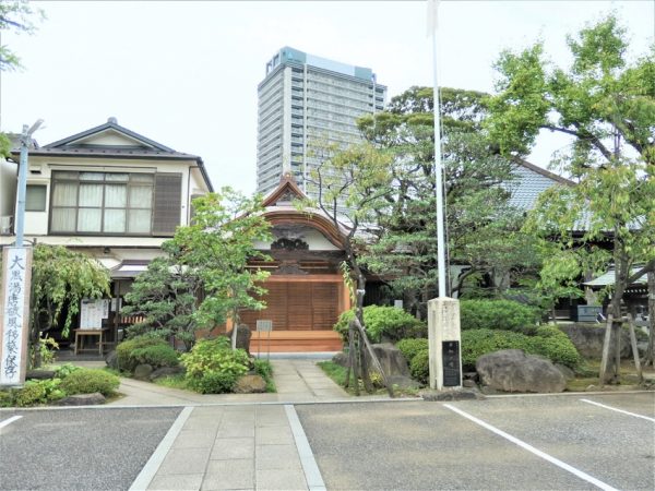 唐破風のシルエットが美しい

