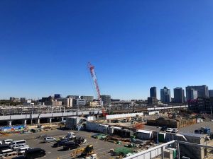 2023年春に、JR京葉線「海浜幕張」駅と「新習志野」駅の間に「幕張豊砂」新駅が開業予定。新駅開業の経緯とその効果を伝えた記事に注目が集まった。