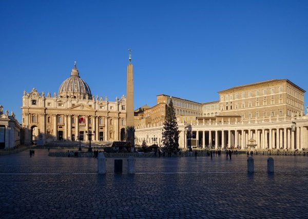 サン･ピエトロ大聖堂。16世紀以来多くの建築家がかかわり、増築が繰り返された